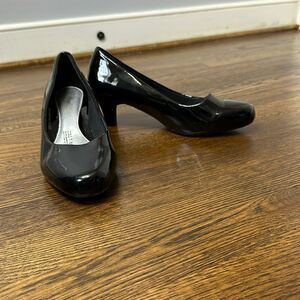 Angel Flex Black Patent Leather Heels - Size 7.5